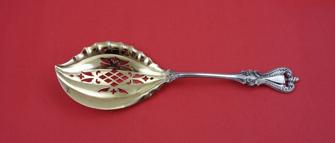 Towle Old Colonial Sterling Silver Pierced Oyster Server 8.5": Towle Old Colonial Sterling Silver Pierced Oyster Server 8.5" Presenting a stunning Old Colonial oyster server from Towle, crafted from high-quality sterling silver. This exquisite serving piece featu