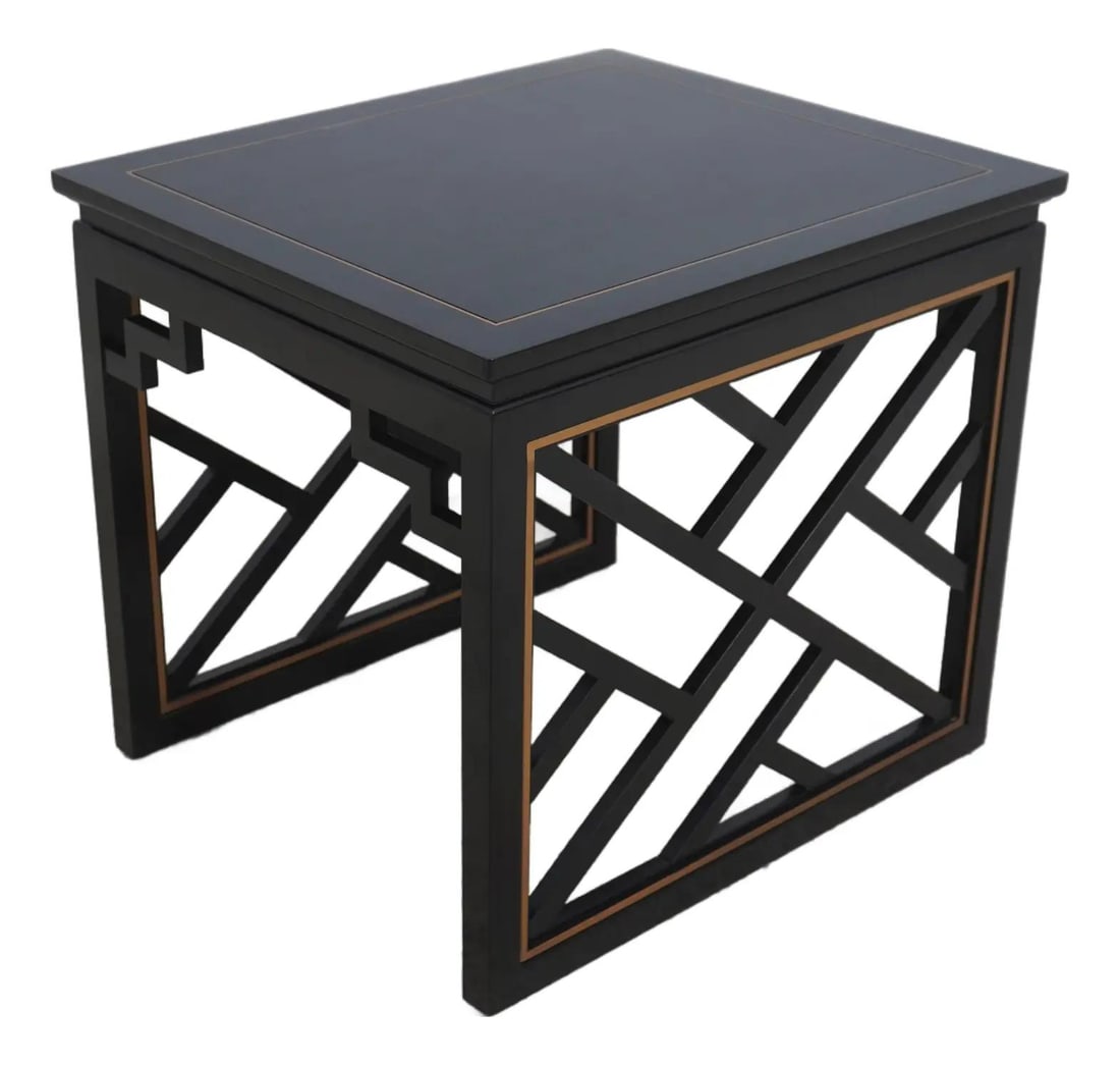 Kindel Varney Black Lacquered Trellis Lamp Table Chinese Chippendale Style: Kindel Varney Black Lacquered Trellis Lamp Table Chinese Chippendale Style This exquisite Kindel Varney & Sons lamp table showcases a stunning Chinese Chippendale style, featuring elegant lattice side
