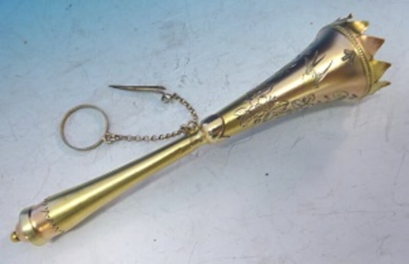 Victorian English Sterling Tussie Mussie Posey Holder with Gold Wash Birds: Victorian English Sterling Tussie Mussie Posey Holder with Gold Wash Birds This exquisite English Sterling Tussie Mussie Posey Holder is a stunning representation of Victorian elegance. Crafted from s