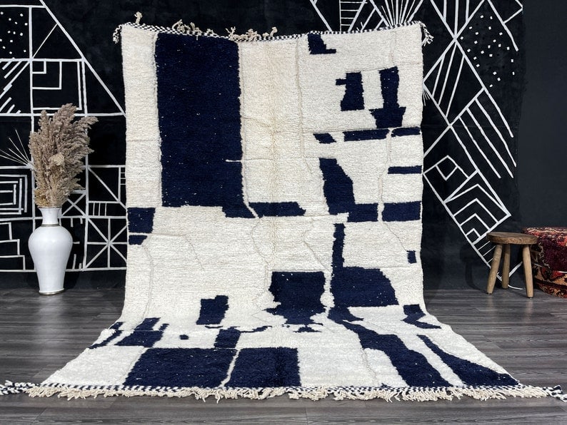 Authentic Handwoven Moroccan Engraved Rug 8 x 5 Feet: Authentic Handwoven Moroccan Engraved Rug 8 x 5 Feet Discover the beauty of this stunning authentic engraved rug, meticulously handwoven in the Atlas Mountains by skilled local Berber women weavers. C