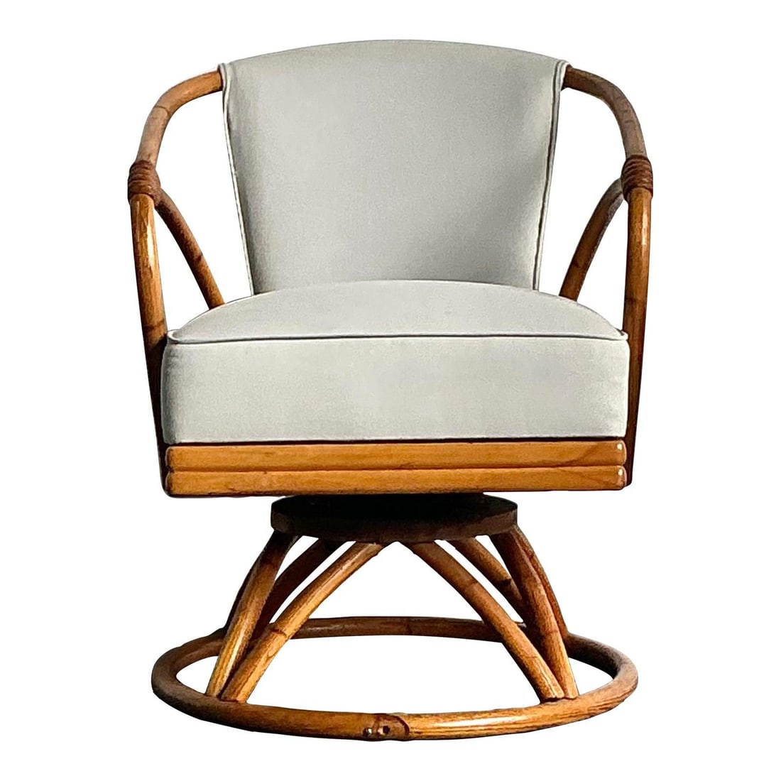 Mid Century Swivel Chair in Bent Rattan 1950s Sculptural Barrel Back: Mid Century Swivel Chair in Bent Rattan 1950s Sculptural Barrel Back This vintage 1950s Heywood Wakefield swivel chair embodies mid-century tropical modernist design. It features a sculptural barrel-b