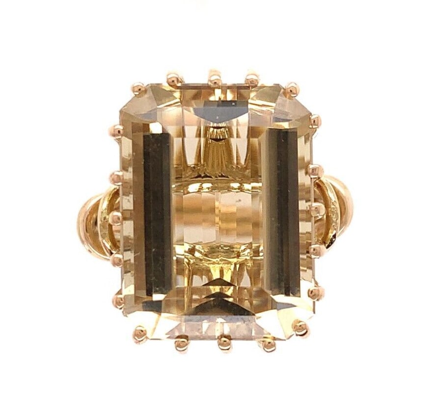 Vintage 18k Yellow Gold Ring 9.53ct Natural Smoky Quartz: Vintage 18k Yellow Gold Ring 9.53ct Natural Smoky Quartz This exquisite 18k yellow gold ring showcases a stunning large 9.53ct genuine natural smoky quartz, elegantly designed to enhance its vintage a