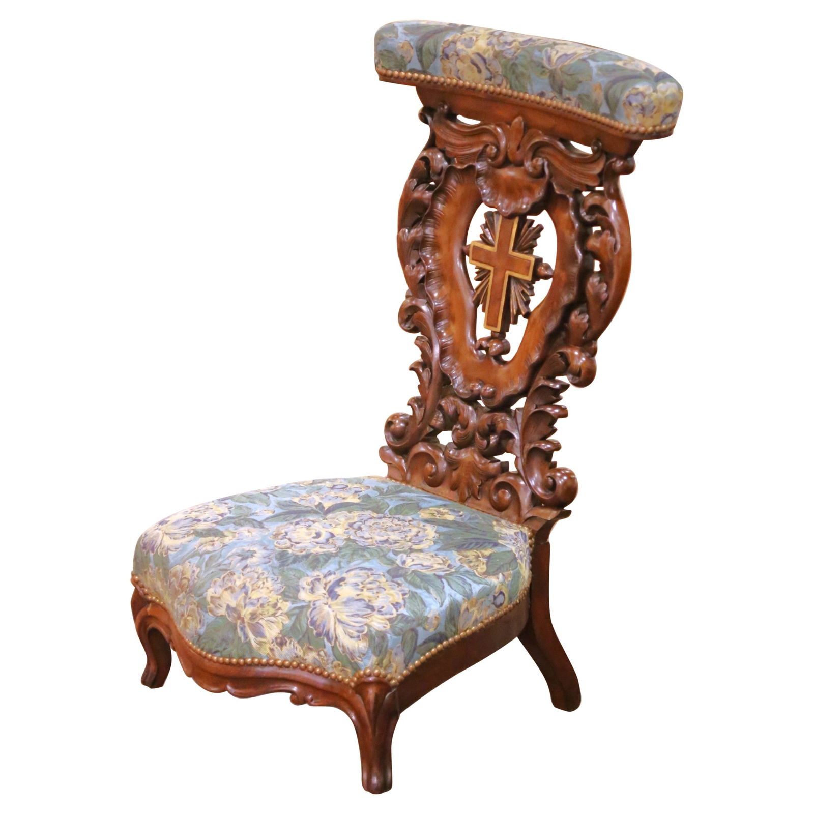 19th Century Louis XV Walnut Prie-Dieu with Carved Cross and Tapestry Upholstery: 19th Century Louis XV Walnut Prie-Dieu with Carved Cross and Tapestry Upholstery Enhance your space with this exquisite 19th Century French Louis XV Walnut Prie-Dieu, a refined devotional kneeler craf