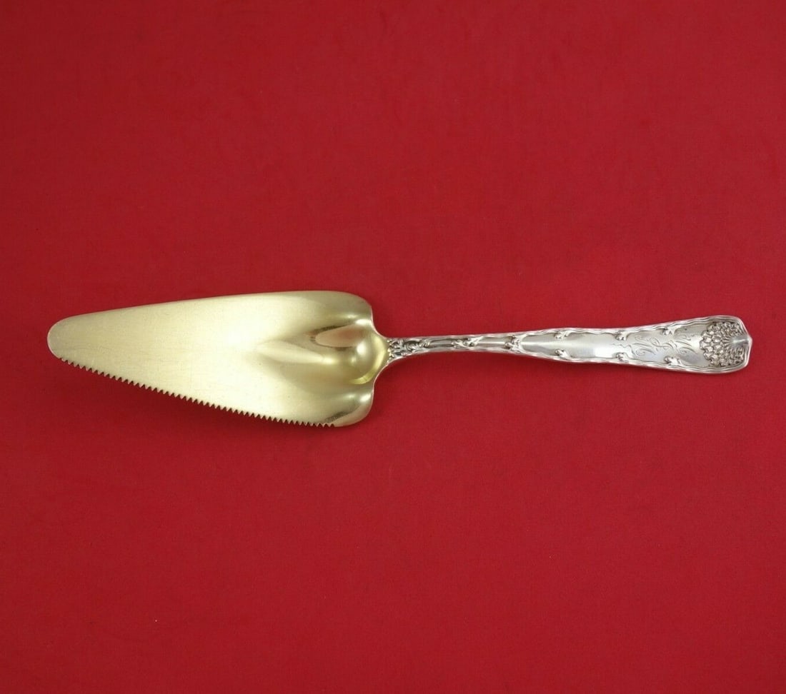 Tiffany & Co Wave Edge Sterling Silver Cake Server Gold Washed 10.5": Tiffany & Co Wave Edge Sterling Silver Cake Server Gold Washed 10.5" Presenting a stunning Wave Edge Cake Server by Tiffany & Co., crafted from high-quality sterling silver. This exquisite piece featu