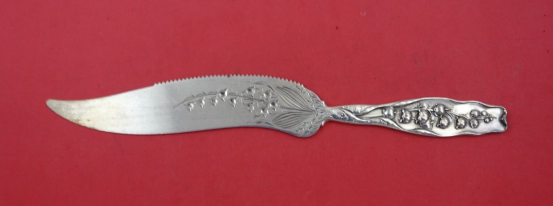 Whiting Lily of the Valley Sterling Silver Cake Saw 10" Art Nouveau: Whiting Lily of the Valley Sterling Silver Cake Saw 10" Art Nouveau This exquisite cake saw is part of the iconic "Lily of the Valley" pattern by Whiting, crafted in sterling silver during the Art Nou