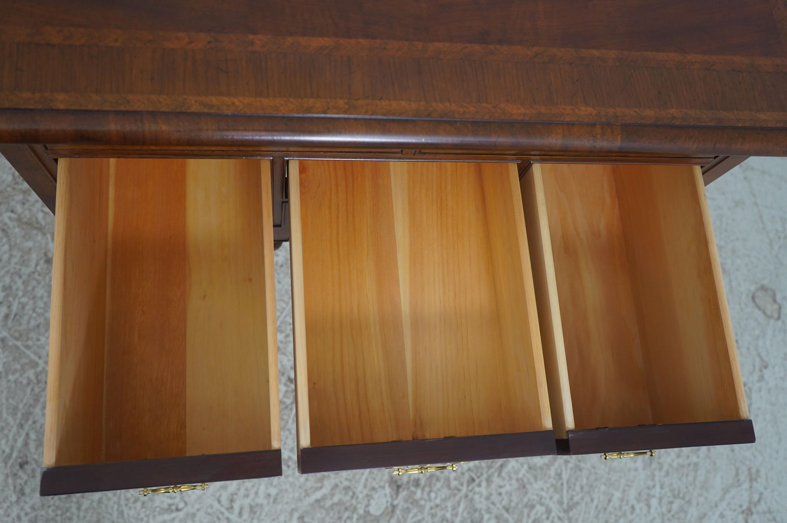 Baker 8868 Colonial Williamsburg Walnut Lowboy Dressing Table - 4