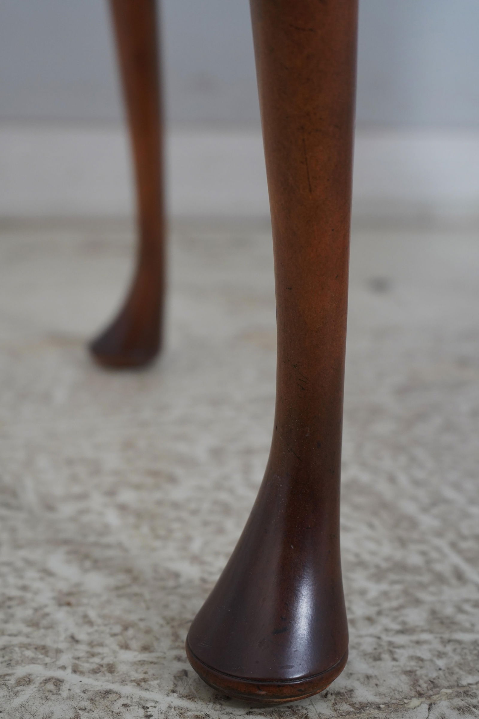 Baker 8868 Colonial Williamsburg Walnut Lowboy Dressing Table - 7