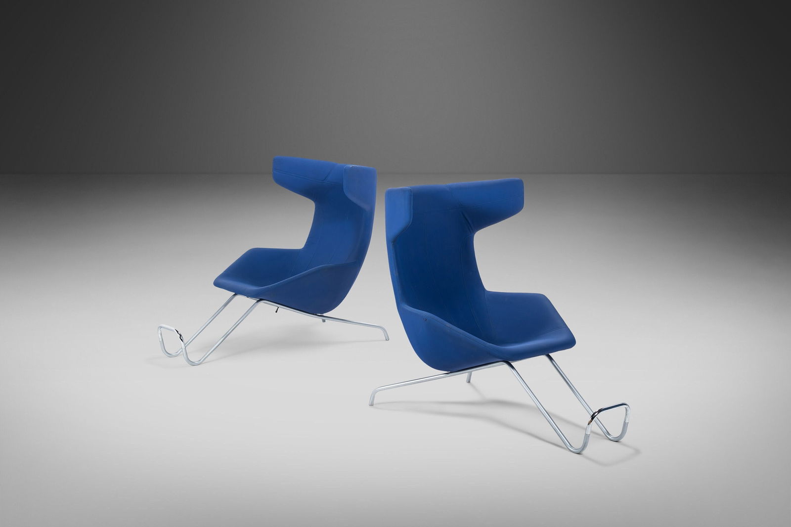 Alfredo Haberli Blue Lounge Chairs Set for Moroso Italy 2000s: Alfredo Haberli Blue Lounge Chairs Set for Moroso Italy 2000s Introduce a touch of modern elegance to your space with this set of two "Take a Line for a Walk" lounge chairs, designed by Alfredo