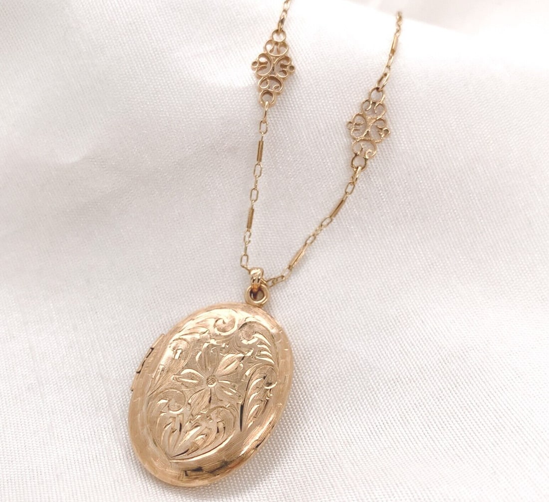 Vintage 14k Yellow Gold Oval Photo Locket with Engraved Design on Chain (1 of 12)