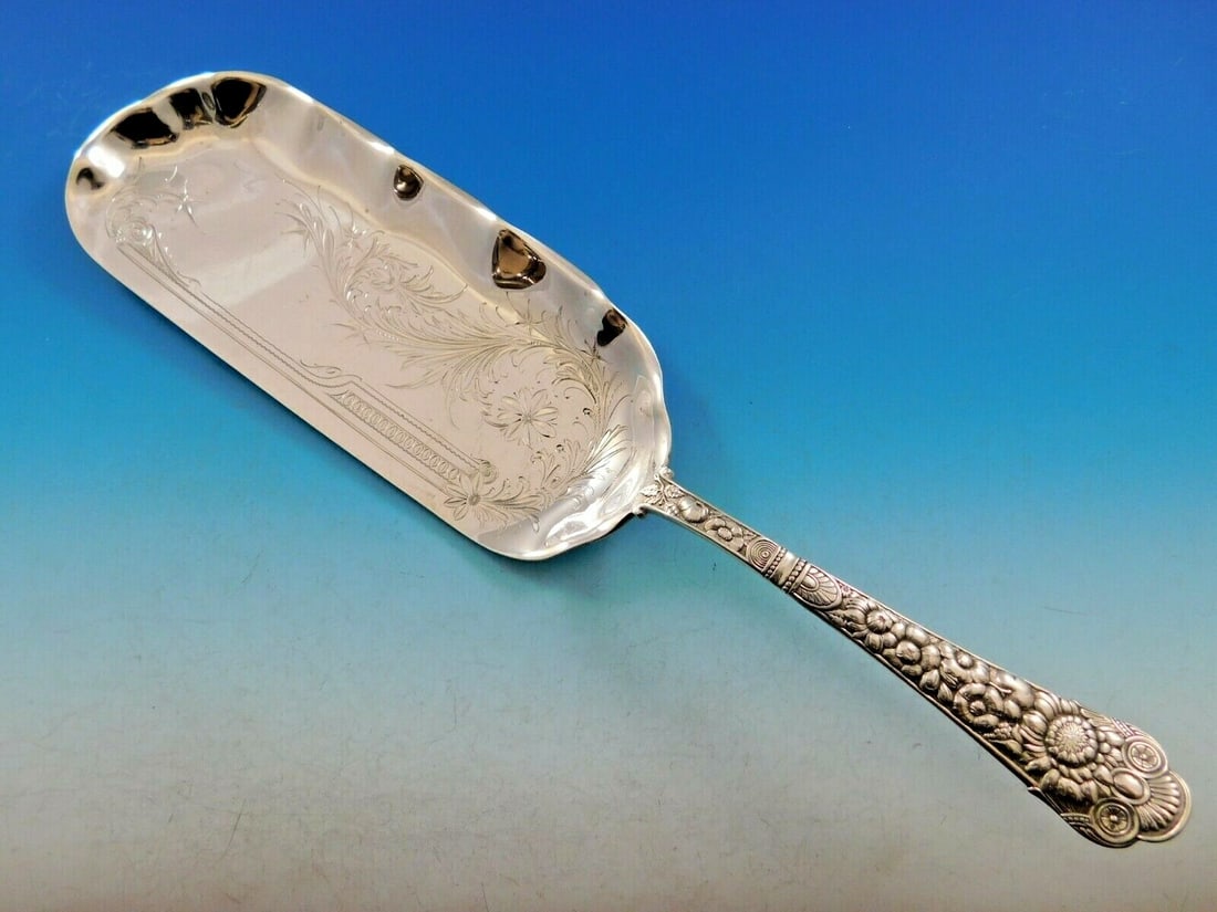 Gorham Cluny Sterling Silver Crumber 12 1/4 Floral Design (1 of 10)