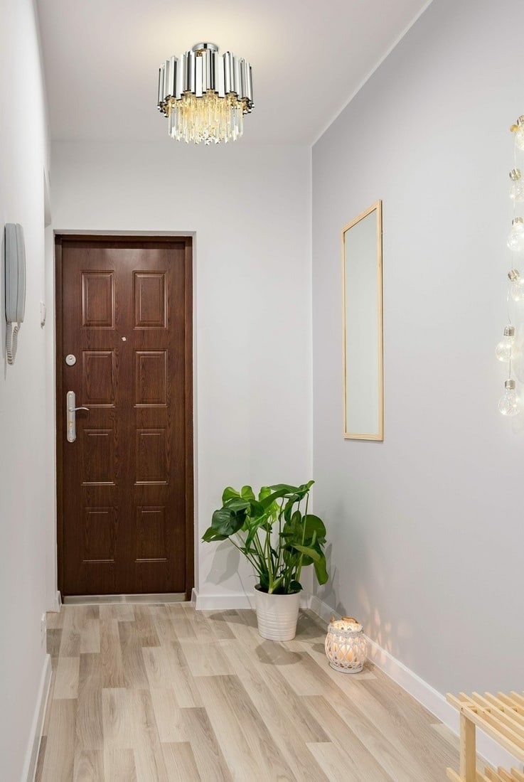 Willow 4-Light Chrome Flush Mount 16" Crystal Fixture: Willow 4-Light Chrome Flush Mount 16" Crystal Fixture Illuminate your spaces with this stunning 16" Crystal Flush Mount Chandelier. Featuring a polished chrome finish and adorned with clear royal cut