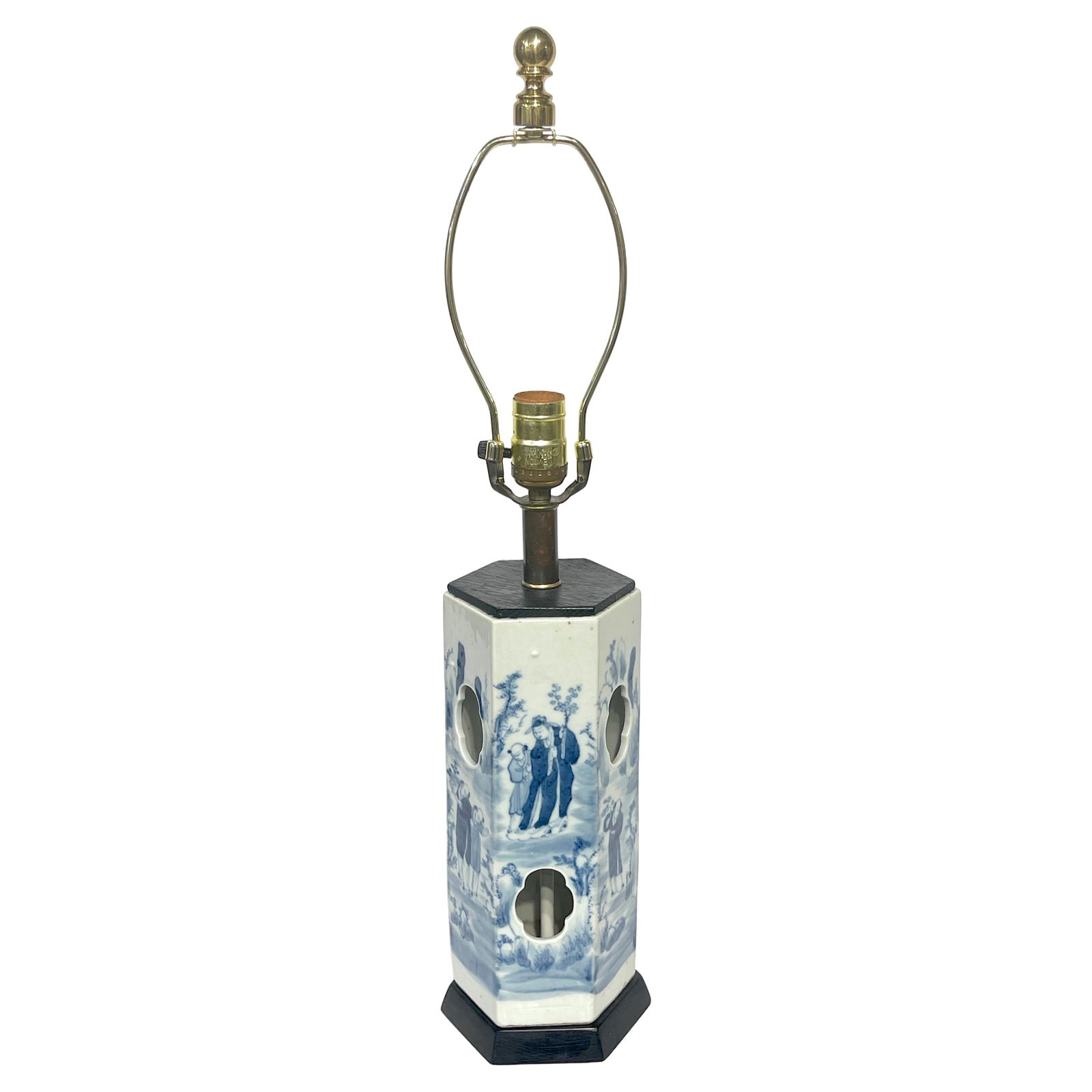19th Century Qing Blue White Chinese Export Hat Stand Lamp: 19th Century Qing Blue White Chinese Export Hat Stand Lamp Discover the charm of the 19th Century Qing Period with this exquisite blue and white Chinese export hat stand, now transformed into a functi