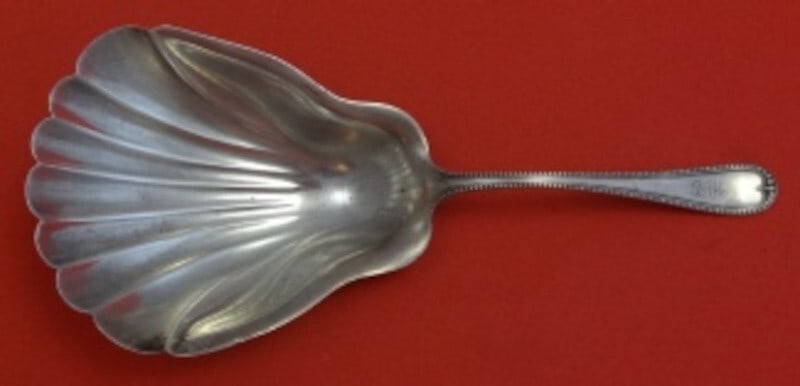 Gorham Newcastle Sterling Silver Cracker Scoop 8 1/4 Inch Serving Piece: Gorham Newcastle Sterling Silver Cracker Scoop 8 1/4 Inch Serving Piece Introducing the exquisite Newcastle Cracker Scoop by Gorham, crafted from high-quality sterling silver. This serving piece, meas