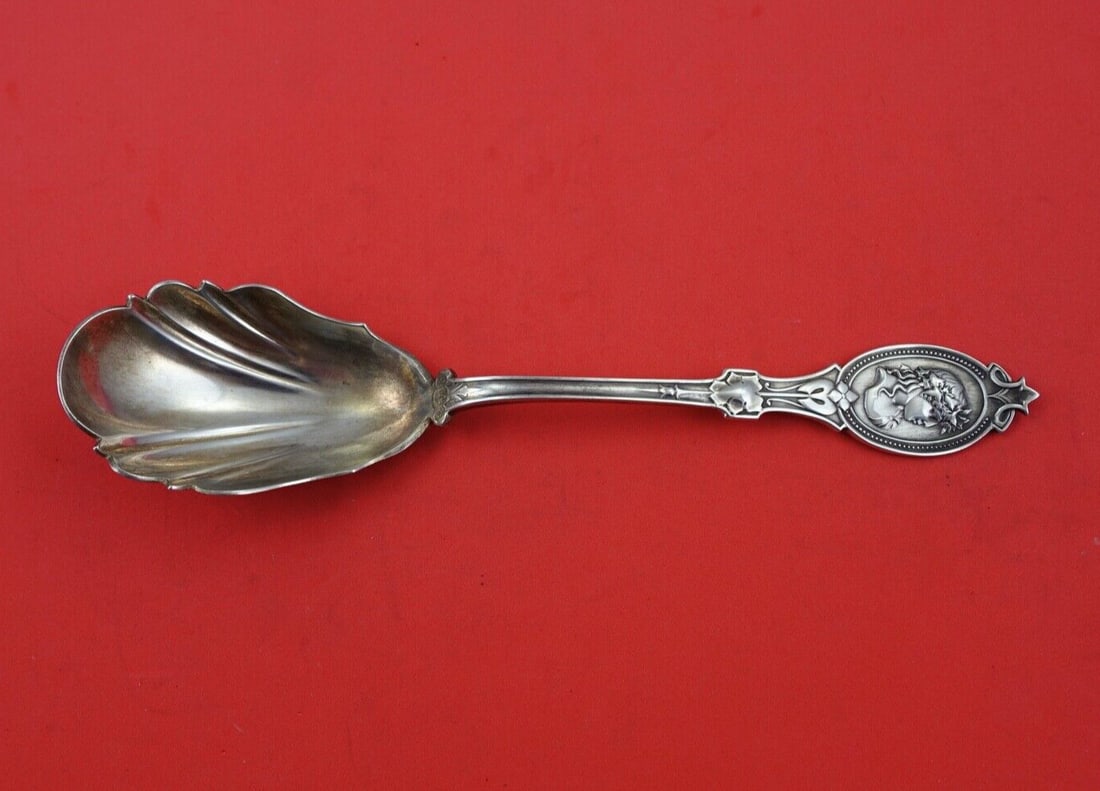 Hotchkiss & Schreuder Medallion Sterling Silver Berry Spoon 8.5": Hotchkiss & Schreuder Medallion Sterling Silver Berry Spoon 8.5" This exquisite 8 1/2" berry spoon by Hotchkiss & Schreuder features the elegant Medallion pattern, crafted from high-quality sterling s