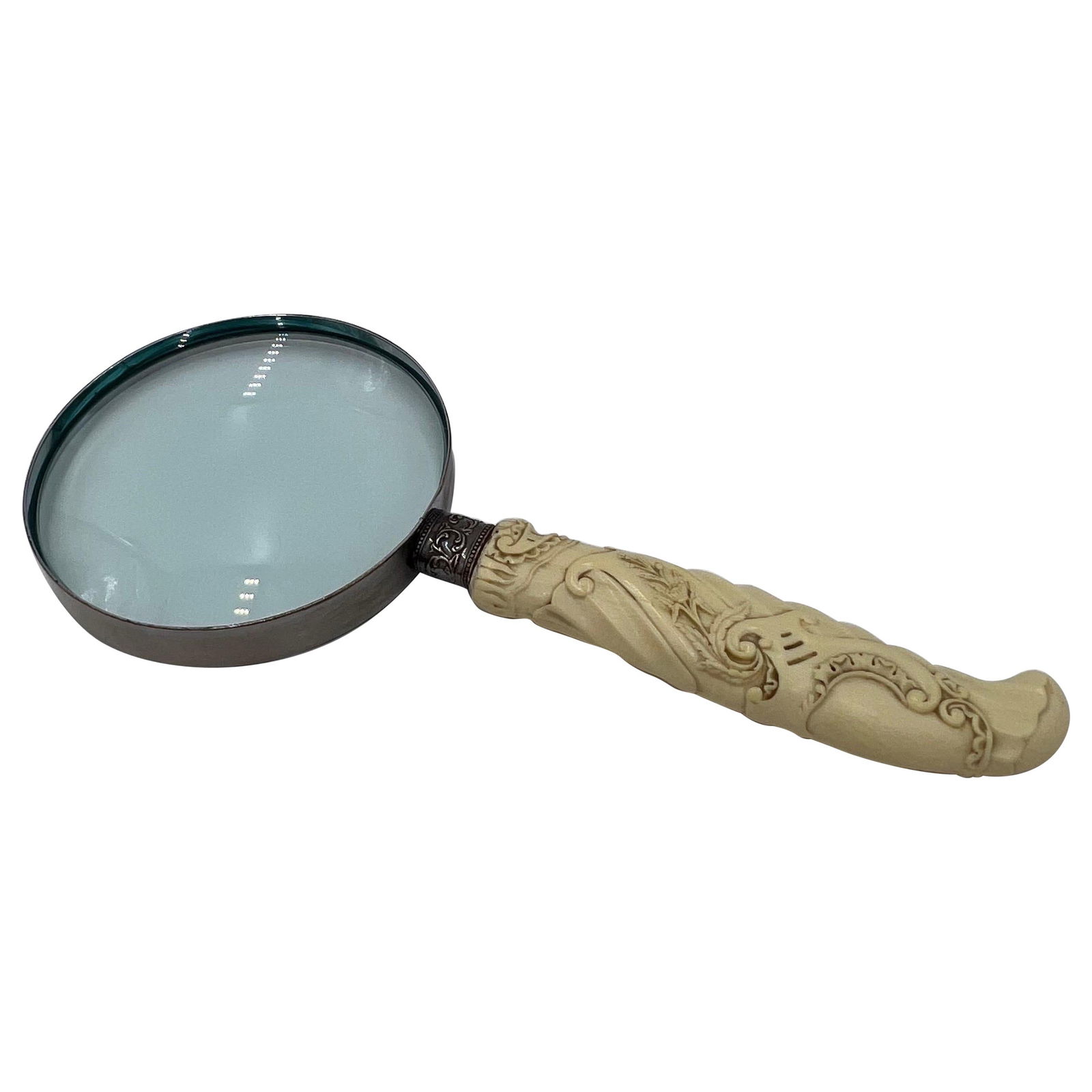 19th Century Antique Chinese Export Sterling Silver Magnifying Glass with Carved Bone Handle: 19th Century Antique Chinese Export Sterling Silver Magnifying Glass with Carved Bone Handle This exquisite antique Chinese export magnifying glass features a beautifully carved bone handle adorned wi