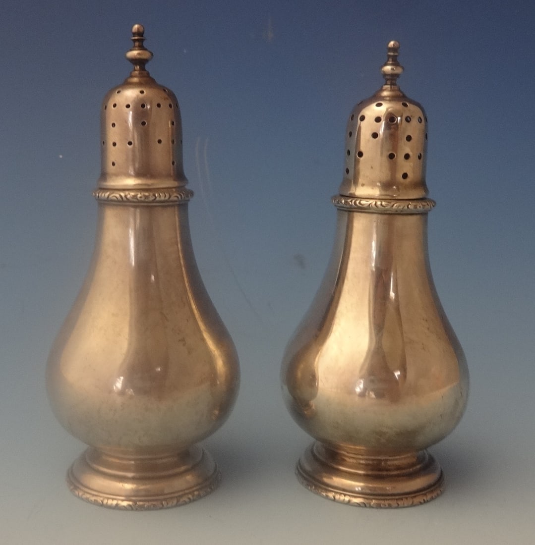 Lunt Sterling Silver William and Mary Salt and Pepper Shakers 2pc 1920s (1 of 4)