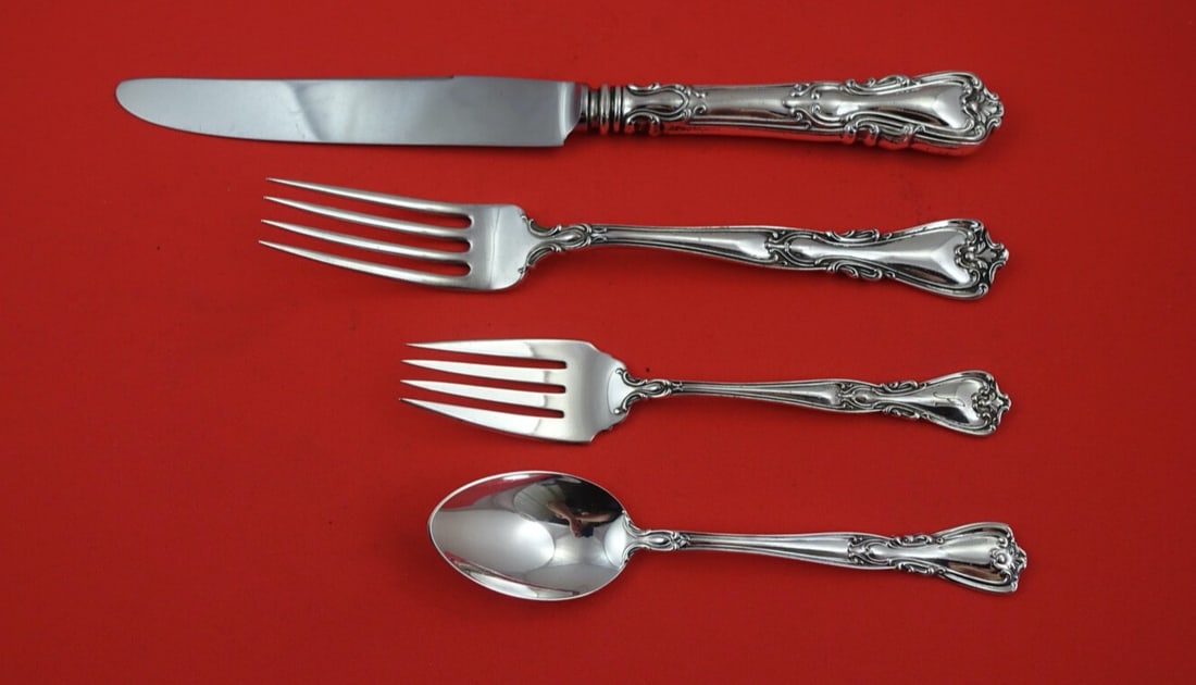 Watson Victoria New Sterling Silver 4-Piece Dinner Set: Watson Victoria New Sterling Silver 4-Piece Dinner Set Elevate your dining experience with this exquisite 4-piece dinner setting in the Victoria New pattern by Watson. Crafted from high-quality sterli