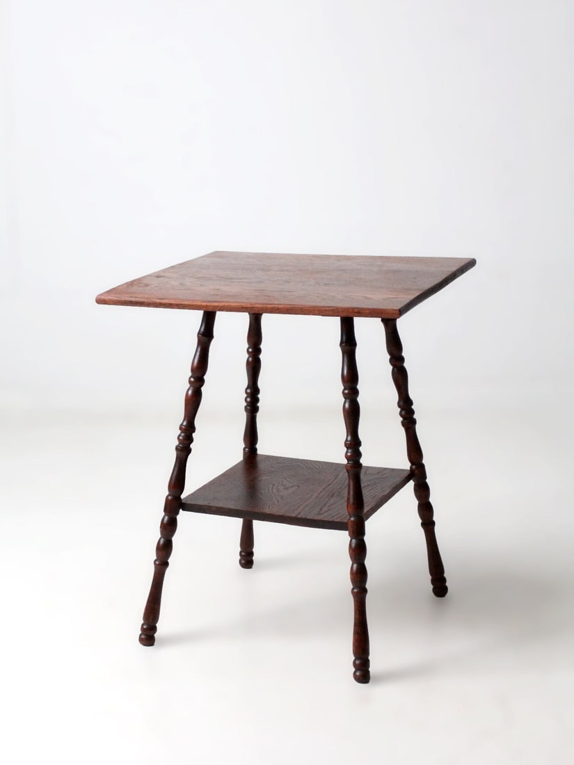 Early 20th Century Oak Side Table with Turned Legs and Shelf (1 of 9)