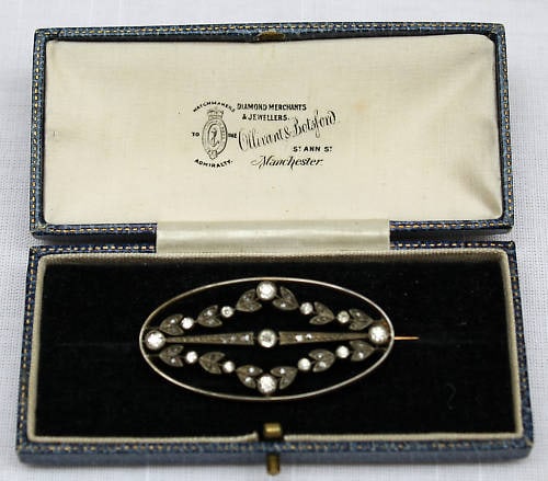 Victorian 14K White Rose Gold Diamond Brooch Circa 1850s: Victorian 14K White Rose Gold Diamond Brooch Circa 1850s Discover a stunning Victorian English brooch crafted from 14K white and rose gold, dating back to the 1850s. This exquisite piece features a to