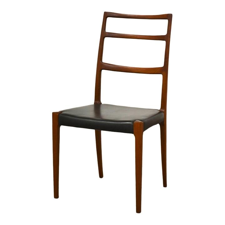 1960s Danish Modern Teak Dining Chair with Black Vinyl Seat: 1960s Danish Modern Teak Dining Chair with Black Vinyl Seat Explore this stunning 1960s Danish Modern teak dining chair, showcasing a sleek mid-century design. The chair features a comfortable black v