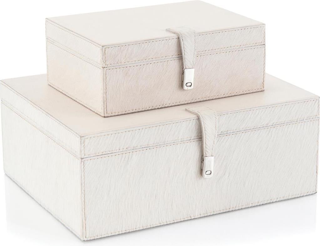 John-Richard Cream Leather Box Duo Hair-On-Hide Teak Rattan: John-Richard Cream Leather Box Duo Hair-On-Hide Teak Rattan This stylish traditional cream leather box duo features a transitional design that elegantly combines functionality with aesthetics. Constru