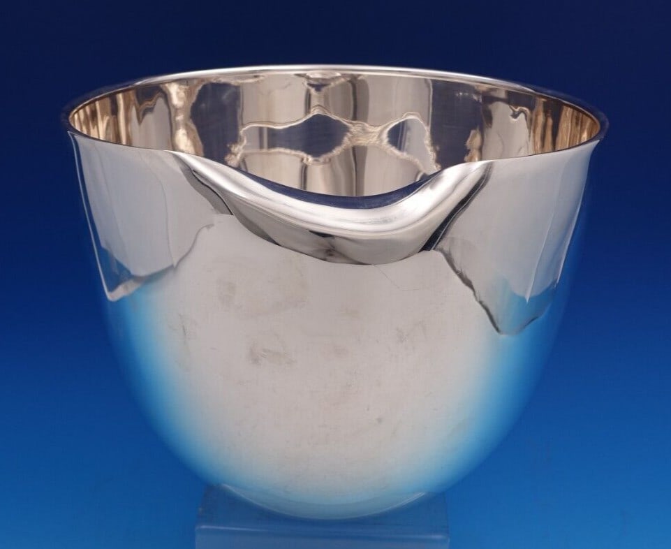 Tiffany & Co Elsa Peretti Sterling Silver Mid-Century Ice Bucket: Tiffany & Co Elsa Peretti Sterling Silver Mid-Century Ice Bucket Discover the elegance of this Elsa Peretti by Tiffany & Co. sterling silver ice bucket, a stunning mid-century piece. Crafted from Ital