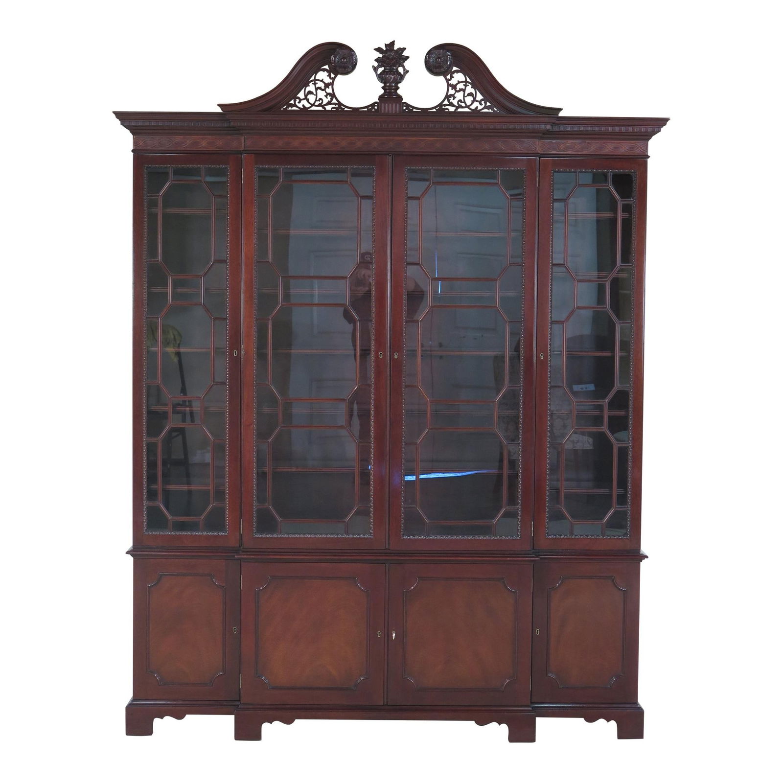 Kindel Oxford Mahogany 4 Door China Cabinet with Beveled Glass (1 of 10)