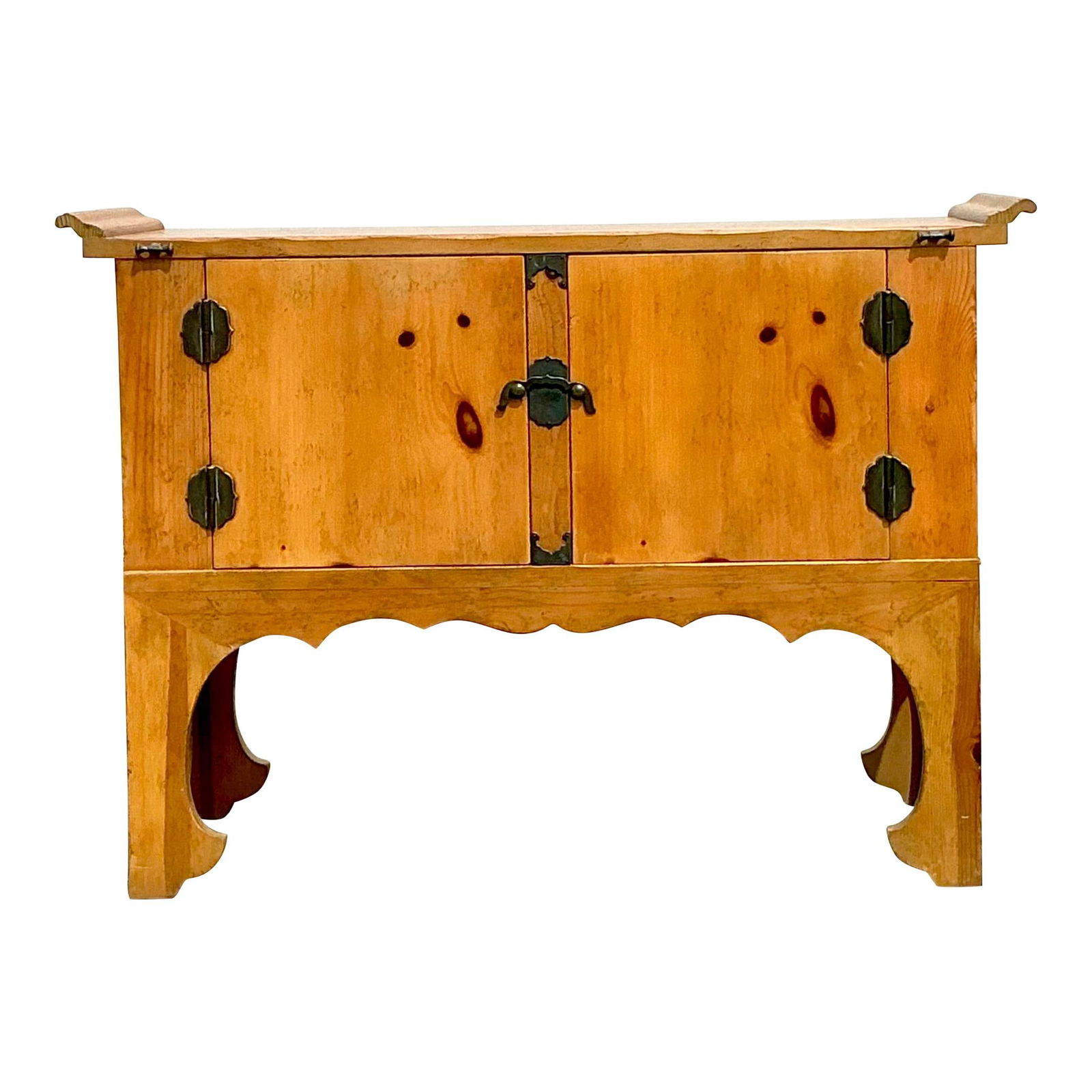 Vintage Boho Pine Pagoda Style Dry Bar for Entertaining: Vintage Boho Pine Pagoda Style Dry Bar for Entertaining Introducing a stunning vintage boho dry bar, expertly crafted from solid pine in an eye-catching pagoda style. This unique piece adds charm and