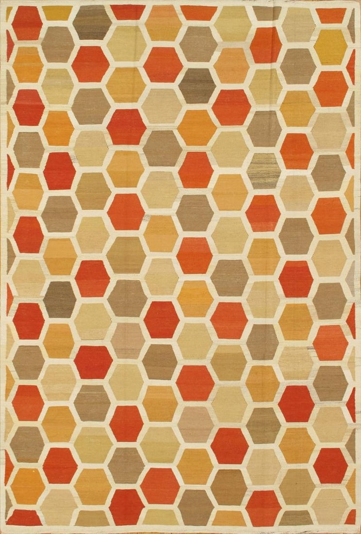 Modern Turkish Wool Kilim Rug Ivory Geometric Pattern 6.10 x 10.01: Modern Turkish Wool Kilim Rug Ivory Geometric Pattern 6.10 x 10.01 This stunning 21st century modern Turkish Kilim rug features an intricate all-over geometric design with interlocking honeycomb patte