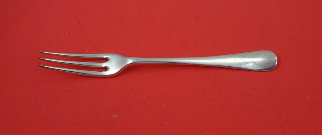 James Robinson Early English Sterling Silver Dinner Fork 8 1/4": James Robinson Early English Sterling Silver Dinner Fork 8 1/4" Discover the elegance of the Early English dinner fork by James Robinson, expertly crafted from sterling silver. This exquisite 8 1/4" f
