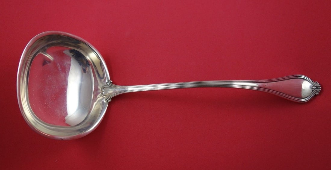 Towle Paul Revere Sterling Silver Oyster Ladle 10.5 Inch Serving: Towle Paul Revere Sterling Silver Oyster Ladle 10.5 Inch Serving This exquisite Paul Revere oyster ladle is crafted from high-quality sterling silver by Towle, measuring 10 1/2 inches in length. The l