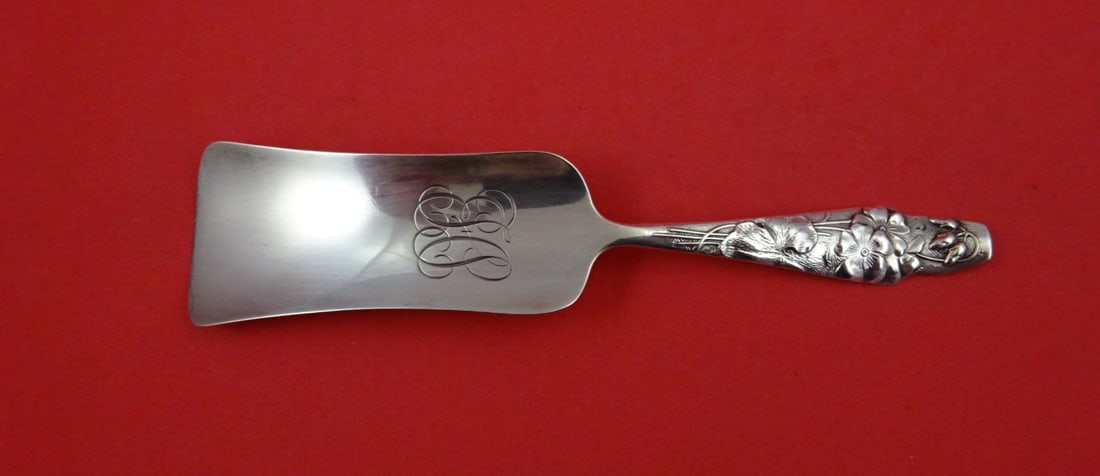 Sterling Silver Shoe Horn Flora Pattern by Shiebler with Geranium Detail 6.75 Inch: Sterling Silver Shoe Horn Flora Pattern by Shiebler with Geranium Detail 6.75 Inch This is a sterling silver shoe horn in the Flora pattern by Shiebler, featuring a geranium motif. The piece is monogr