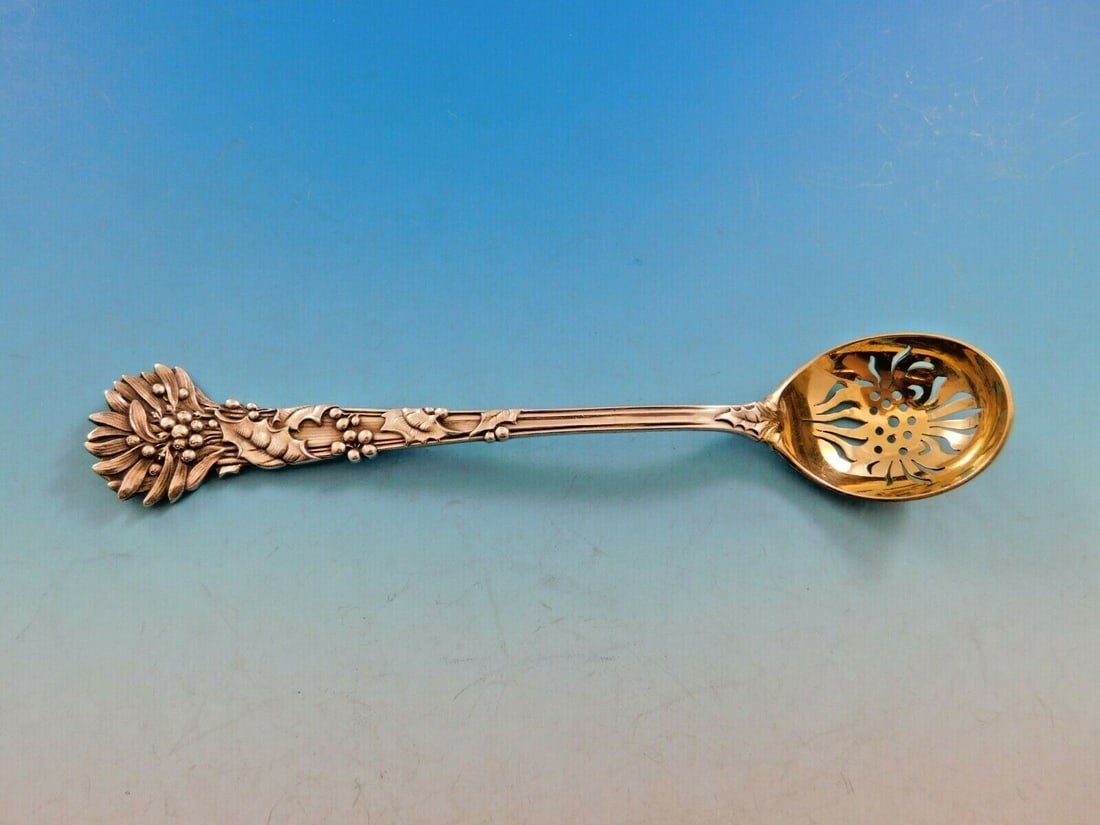 Tiffany & Co Holly Sterling Silver Olive Spoon 6 7/8" Floral Design: Tiffany & Co Holly Sterling Silver Olive Spoon 6 7/8" Floral Design This exquisite olive spoon from the renowned Tiffany & Co. features the elegant "Holly" pattern, showcasing intricate holly leaves a