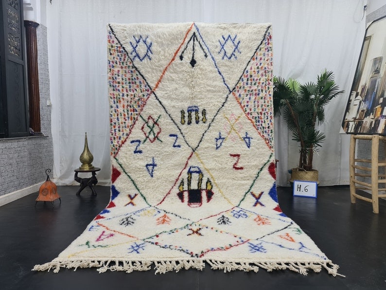 Handmade Moroccan Berber Wool Area Rug 8 x 5 Feet: Handmade Moroccan Berber Wool Area Rug 8 x 5 Feet Transform your space with this stunning soft white and black handmade Moroccan Berber wool area rug. Crafted in the Atlas Mountains by skilled local B