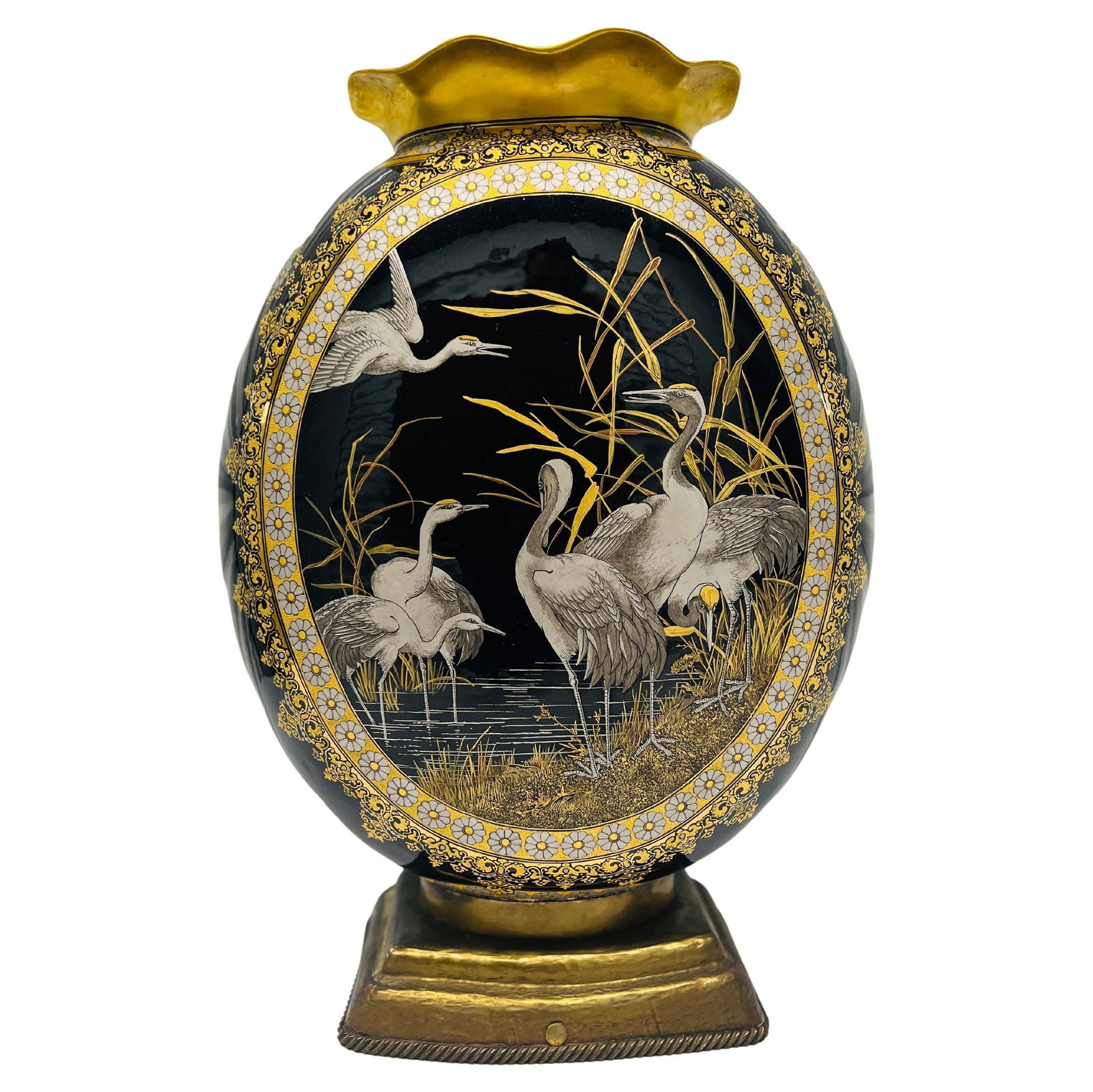 Exhibition Quality Coalport Porcelain Crane Vase C. 1885 Japonisme: Exhibition Quality Coalport Porcelain Crane Vase C. 1885 Japonisme This stunning Exhibition Quality Coalport Porcelain vase, crafted around 1885, showcases the artistry of Japonisme with its moon flas