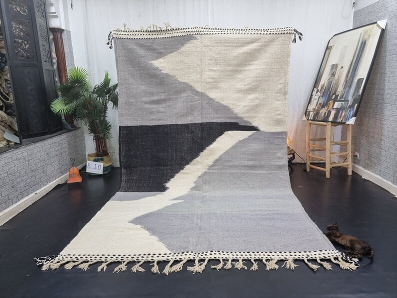 Authentic Handwoven Elegant Rug 8 x 5 Feet from Morocco: Authentic Handwoven Elegant Rug 8 x 5 Feet from Morocco Discover the beauty of this authentic handwoven Elegant Rug, crafted by skilled Berber women weavers in the Atlas Mountains of Morocco. Made fro