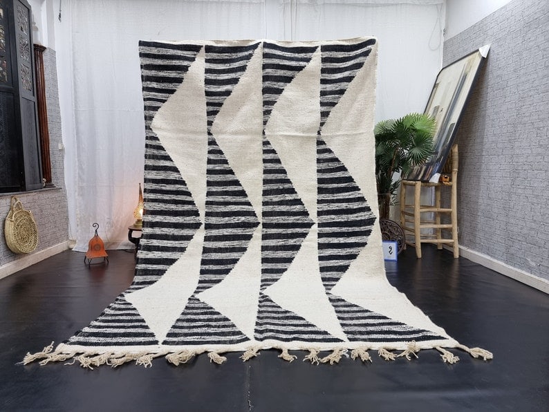 Authentic Handwoven White and Black Rug from Morocco 8 x 5 Feet: Authentic Handwoven White and Black Rug from Morocco 8 x 5 Feet Discover the beauty of this stunning authentic white and black rug, handwoven in the Atlas Mountains by skilled local Berber women weave