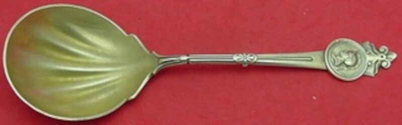 Gorham Medallion Sterling Silver Berry Spoon Gold Washed 8 7/8": Gorham Medallion Sterling Silver Berry Spoon Gold Washed 8 7/8" This exquisite berry spoon from the renowned Gorham brand showcases the Medallion pattern, crafted from high-quality sterling silver. Th