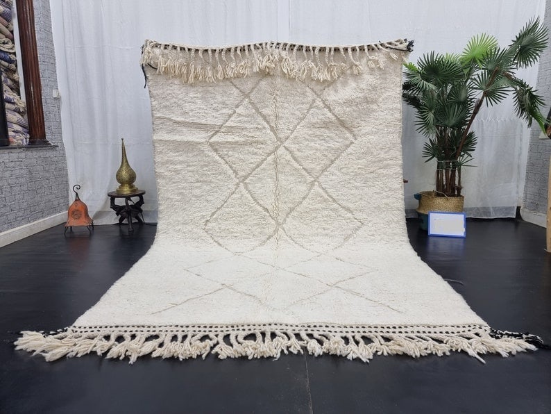 Handmade White Moroccan Berber Wool Rug 8 x 5 Feet: Handmade White Moroccan Berber Wool Rug 8 x 5 Feet This Stunning Soft Handmade White Moroccan Berber Wool Rug features a captivating geometric engraved pattern. Handwoven in the picturesque Middle Atl