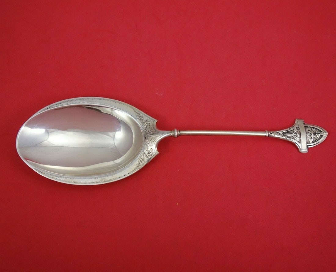 Gorham Ivy Sterling Silver Ice Cream Serving Spoon 9 7/8" Antique: Gorham Ivy Sterling Silver Ice Cream Serving Spoon 9 7/8" Antique This exquisite ice cream serving spoon, part of the Ivy pattern by Gorham, showcases the elegance of sterling silver craftsmanship. Me