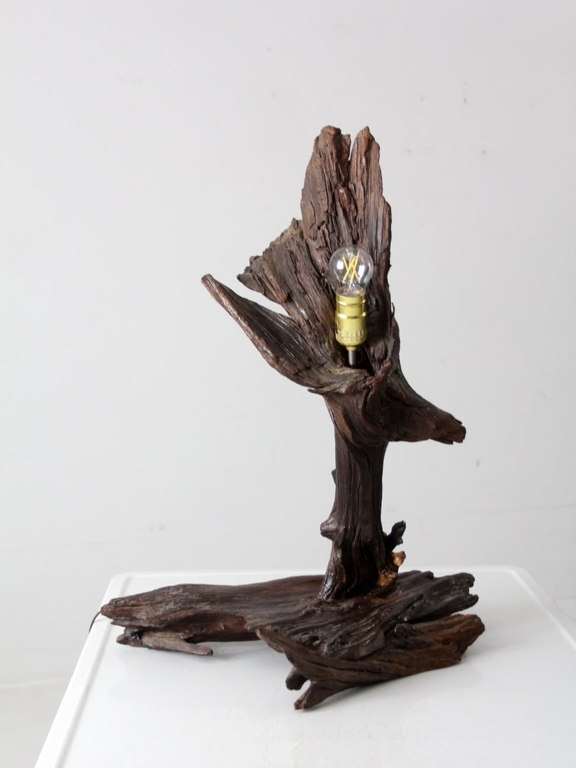 Handcrafted Vintage Driftwood Table Lamp Organic Modern Design: Handcrafted Vintage Driftwood Table Lamp Organic Modern Design Illuminate your space with this vintage handcrafted driftwood table lamp. This stunning organic modern art piece features a single bulb a