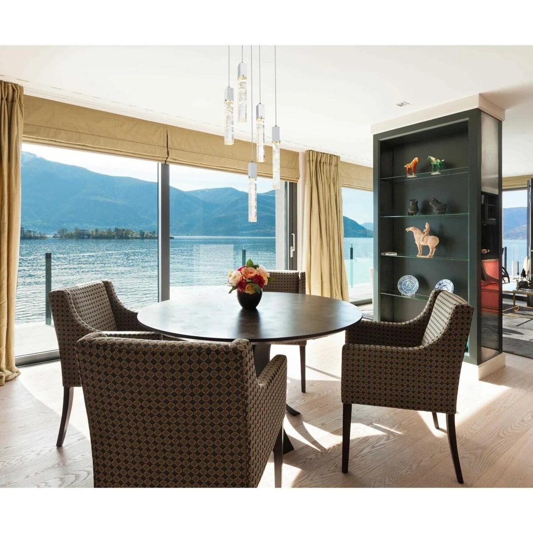 Aurora Modern 5-Light Crystal Pendant Chandelier in Chrome 16 Inch Adjustable Ceiling Fixture: Aurora Modern 5-Light Crystal Pendant Chandelier in Chrome 16 Inch Adjustable Ceiling Fixture This modern crystal chandelier pendant features a chrome-plated finish and a rectangular shade, designed t