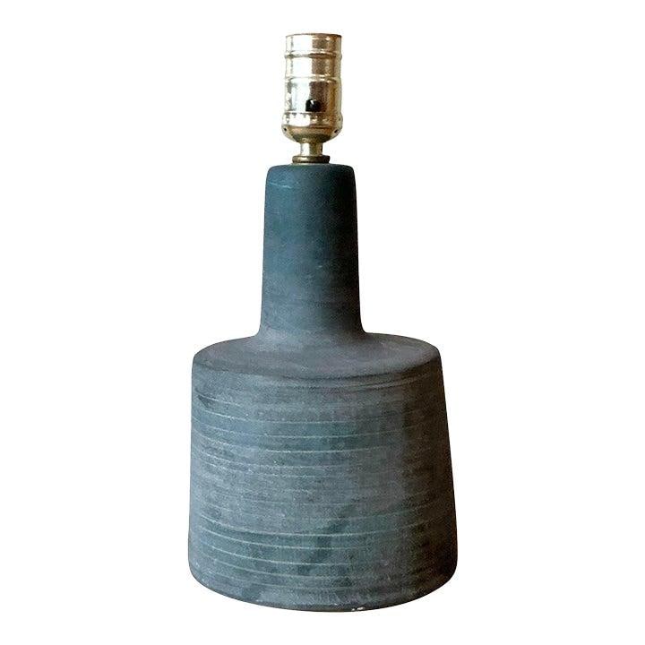 Mid Century Stoneware Table Lamp by Martz for Marshall Studios Charcoal Ribbed Design (1 of 9)