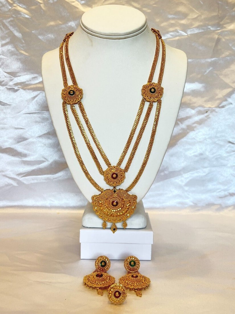 22K Yellow Gold Enamel Jewelry Set Necklace Earrings Ring: 22K Yellow Gold Enamel Jewelry Set Necklace Earrings Ring This exquisite jewelry set features a stunning combination of a 22K yellow gold enamel necklace, ring, and a pair of earrings. Each piece show