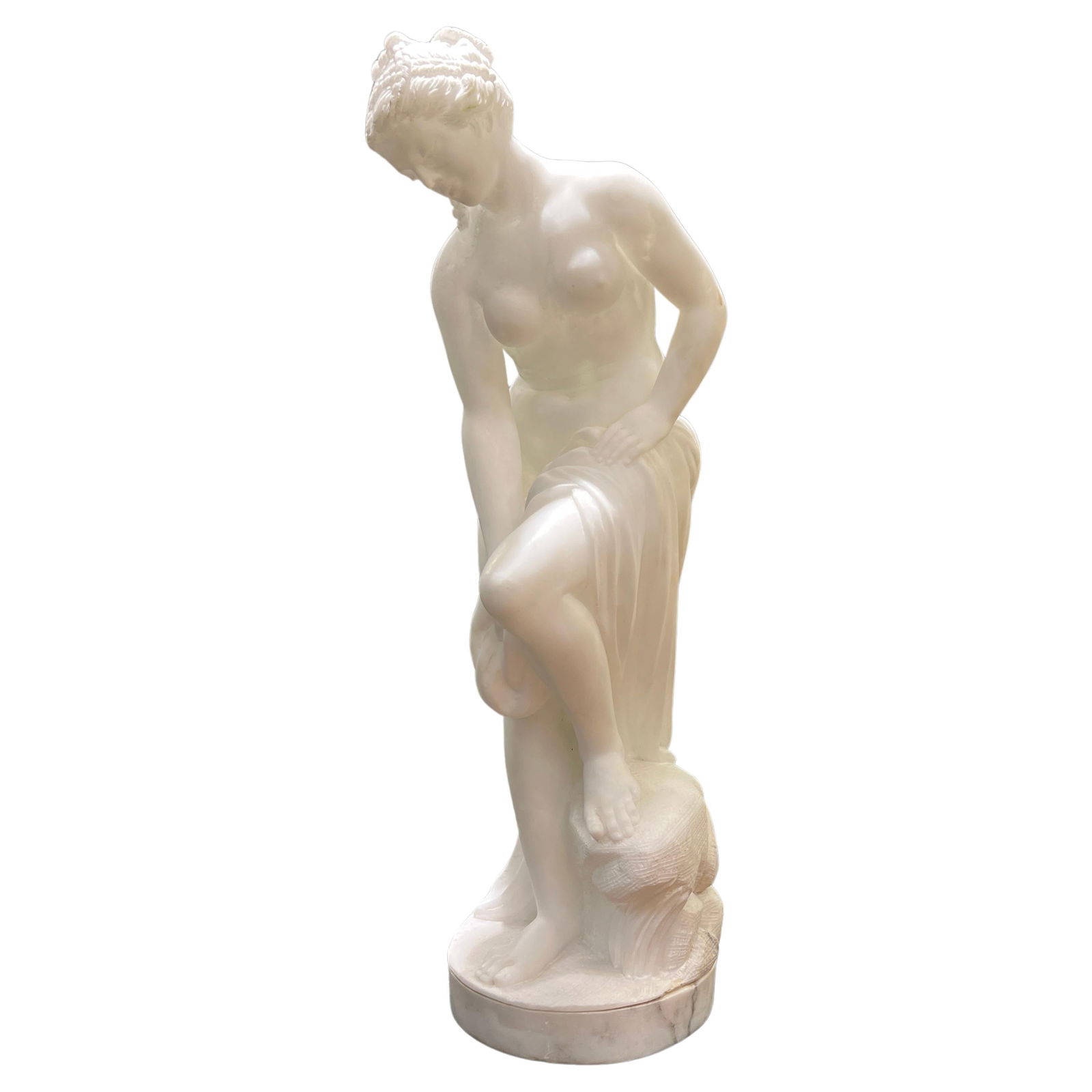 Neoclassical Italian Alabaster Sculpture of Bathing Female c1900s: Neoclassical Italian Alabaster Sculpture of Bathing Female c1900s This early 20th-century Italian sculpture features a semi-nude female bather, delicately hand-carved from white alabaster in the neocl