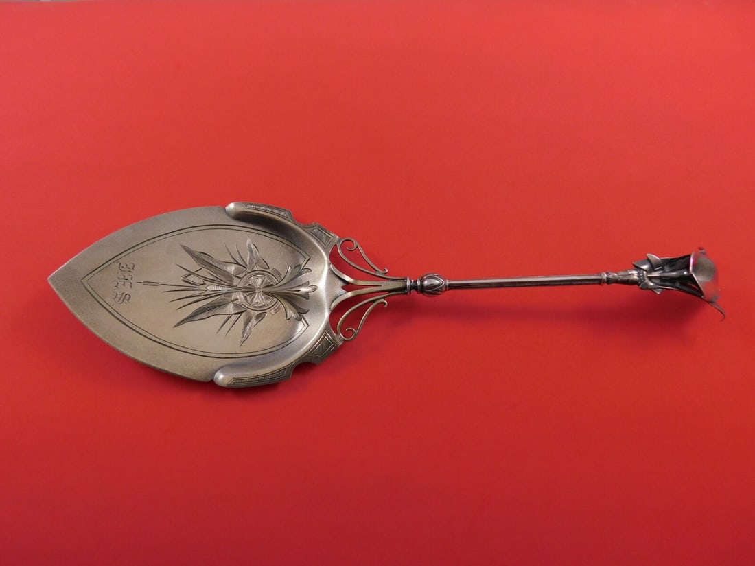 Whiting Calla Lily Sterling Silver Pie Server 11 Goldwashed Monogrammed: Whiting Calla Lily Sterling Silver Pie Server 11 Goldwashed Monogrammed This exquisite Calla Lily pie server by Whiting is crafted from sterling silver and features a beautiful gold-washed finish with
