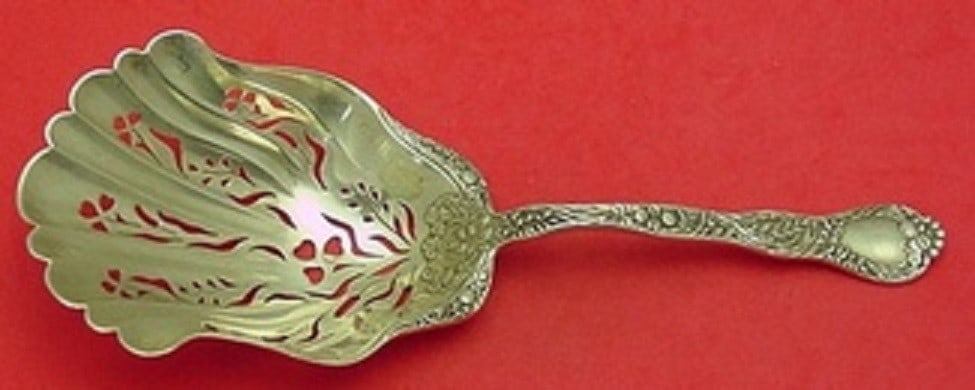 Gorham Meadow Sterling Silver Saratoga Chip Server Gold Wash 8 3/4": Gorham Meadow Sterling Silver Saratoga Chip Server Gold Wash 8 3/4" Introducing the Meadow by Gorham Sterling Silver Saratoga Chip Server, a stunning serving piece that showcases both elegance and his