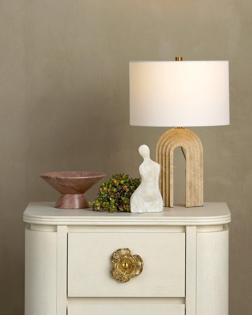 Currey Giada Onyx Bust Sculpture 9H 5W 3.25D: Currey Giada Onyx Bust Sculpture 9H 5W 3.25D This captivating Giada Onyx Bust is an exquisite piece for art lovers and admirers of fine decor. Skillfully crafted from high-quality onyx, this bust scul