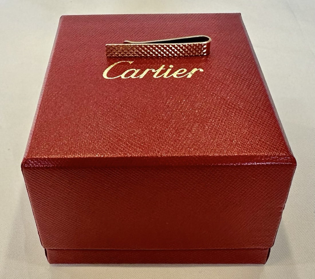 Cartier 14k Yellow Gold Tie Bar Hallmarked 10499: Cartier 14k Yellow Gold Tie Bar Hallmarked 10499 Elevate your formal attire with this exquisite Cartier tie bar crafted in 14k yellow gold. Weighing approximately 5.60g, this tie bar measures about 1.