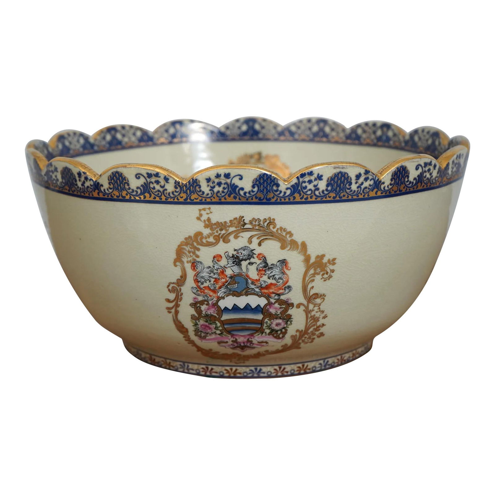 Elegant 15.5 Inch Chinese Imperial Porcelain Center Bowl: Elegant 15.5 Inch Chinese Imperial Porcelain Center Bowl This exquisite Large Chinese Imperial Porcelain Center Bowl showcases high-quality craftsmanship and elegance. Featuring a stunning crackle fin